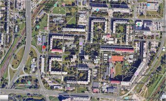 el. zasuvka, 3 zamky, neonky, 2 vchody do garaze (podzemna),