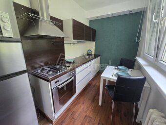 Útulný zrekonštruovaný a zariadený bytík, stačí sa nasťahova
