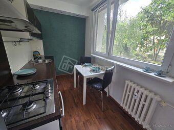 Útulný zrekonštruovaný a zariadený bytík, stačí sa nasťahova
