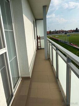 Ponúkame na predaj pekný, zrekonštruovaný 1. izbový byt s ba