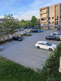 Ponúkame na predaj pekný, zrekonštruovaný 1. izbový byt s ba