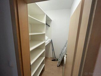 Ponúkame na prenájom veľmi pekný, zariadený 1,5 izbový byt v