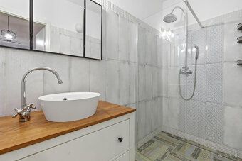 3D prehliadka:  https://my.matterport.com/show/?m=61sHuKBxzf