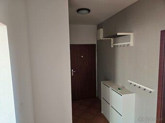 Prenajmem 3izb byt v Senci čiastočne zariadený viac info v s