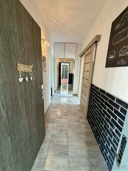 NA PREDAJ 2-IZBOVÝ BYT – PÚCHOV, MOJMÍROVA
Ponúkam na predaj
