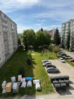 NA PREDAJ 2-IZBOVÝ BYT – PÚCHOV, MOJMÍROVA
Ponúkam na predaj