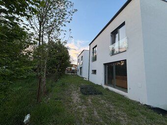 Ponúkame na prenájom novostavbu 5 izbového rodinného domu s 