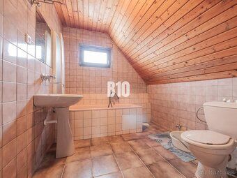 B10 Vám ponúka na predaj priestranný trojpodlažný rodinný do