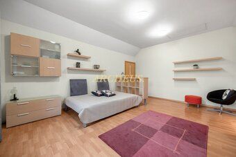 Veľkorysý 5-izbový mezonet (320 m²) v Starom meste – Bývanie