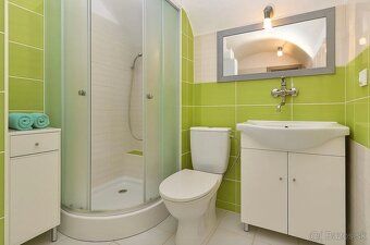 Ponúkame Vám na predaj 3-izbový byt s výmerou 65 m2 + pivnic