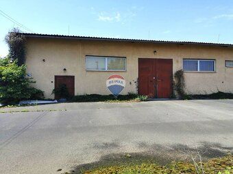 Veľký POZEMOK 8700m2, BÝVALÁ TLAČIAREŇ, SKLADY a HALY na pod