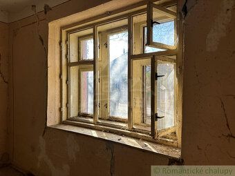 Ponúkam na predaj starý sedliacky dom z nabíjaniny s tehlovo