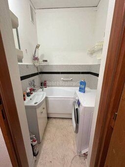 Dobré reality Vám ponúkajú na predaj 3-izbový byt, ulica Na 