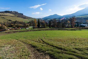Projekt Bývanie nad kaštieľom ponúka pozemok s krásnym výhľa