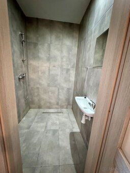 ​🏡 Na prenájom 2-izbový byt (pozrite foto) ​Byt je po rekonš