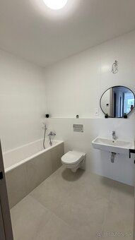 „Krajný. Strešný. Svetlý. Jedinečný 4-izbový byt (96 m²) v n