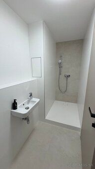 „Krajný. Strešný. Svetlý. Jedinečný 4-izbový byt (96 m²) v n