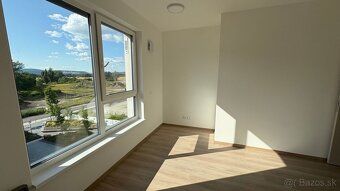 „Krajný. Strešný. Svetlý. Jedinečný 4-izbový byt (96 m²) v n