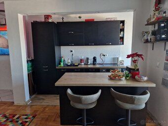 DADOT ponúka na predaj Apartmán v Červar-Porat. Nachádza sa 