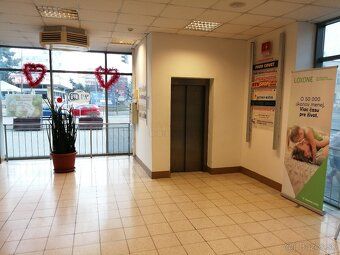 NA PRENÁJOM V KOMÁRNE OBCHODNÝ PRIESTOR – VEĽMI VÝHODNÉ PODM