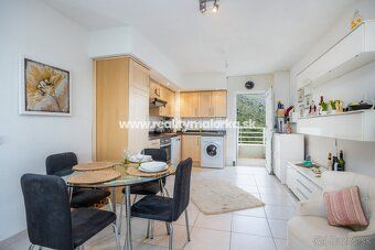 Tento atraktívny apartmán sa nachádza na exkluzívnom mieste 