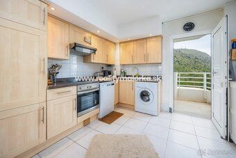 Tento atraktívny apartmán sa nachádza na exkluzívnom mieste 