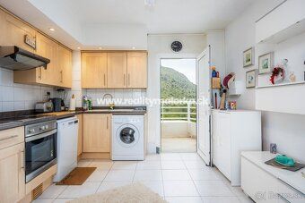 Tento atraktívny apartmán sa nachádza na exkluzívnom mieste 