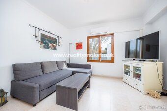 Tento útulný apartmán sa nachádza v obľúbenej lokalite Cala 