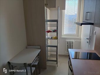Byt je zariadený, voľný od 1.6.2026 , nájomné 540,- , elektr