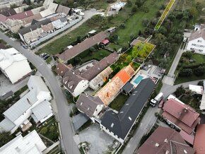 Ponúkame Vám na predaj dva staršie prízemné rodinné domy nac