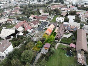 Ponúkame Vám na predaj dva staršie prízemné rodinné domy nac
