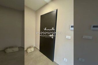 PRIVLAKA - ŠKRAPAVAC - apartmán na prízemí bytového domu s c