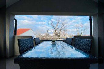 Nin/Grbe - Nehnuteľnosť pozostáva z dvoch apartmánov, komple