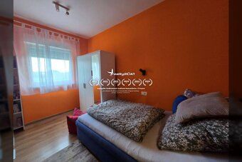 Dvojizbový apartmán na predaj v tichej časti Vrsi.
Apartmán 