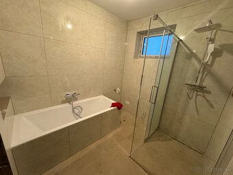 Ponúkame na predaj nový, čiastočne podpivničený bungalov v s