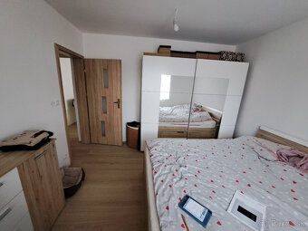 Ponúkame na predaj nový, čiastočne podpivničený bungalov v s