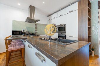 Maroš Vereš +421 904 086 200 e-mail: maros.veres@v2realestat