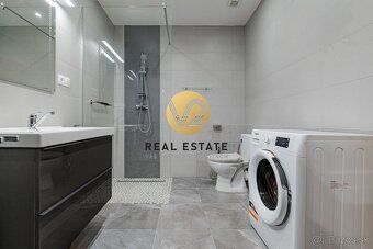 Maroš Vereš +421 904 086 200 e-mail: maros.veres@v2realestat