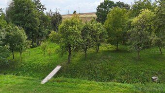 V Trenčianskych Miticiach (časť Kostolné Mitice) pri Trenčín