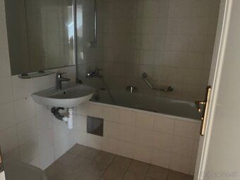 Predmetom dražby je objekt - Hotel Šandor Pavillon č.s.5027 