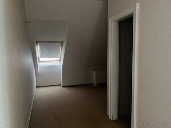 Predmetom dražby je objekt - Hotel Šandor Pavillon č.s.5027 