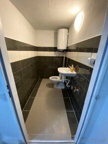 ### Predám priemyselný objekt
**Cena:** 900.000€
**Lokalita: