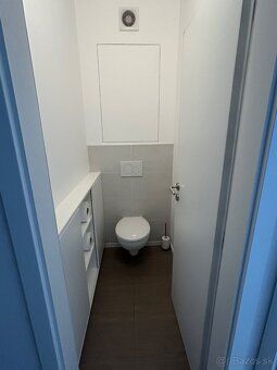 Byt je na sídlisku Terasa s výbornou polohou pár minút od ce