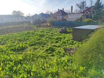 Pedam pozemok v Tomášikove,630m2 ,Inžinierske siete pri poze