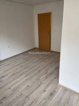 Ponúkame Vám na prenájom kanceláriu v administratívnej budov