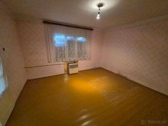 Na predaj 2-izbový rodinný dom s garážou vo Dvoroch nad Žita