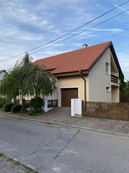 Ponukame na 5 izbový rodinný dom nachádzajuci sa v tichej a 