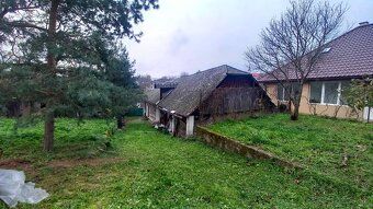 Ponúkame Vám na predaj čiastočne podpivničený dvojizbový rod