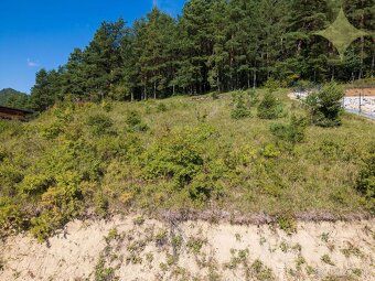 Ponúkame na predaj slnečný pozemok o výmere 1230 m² v atrakt