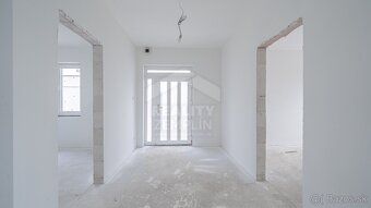 Reality Zemplín ponúka na predaj 4-izbový bungalov v štádiu 